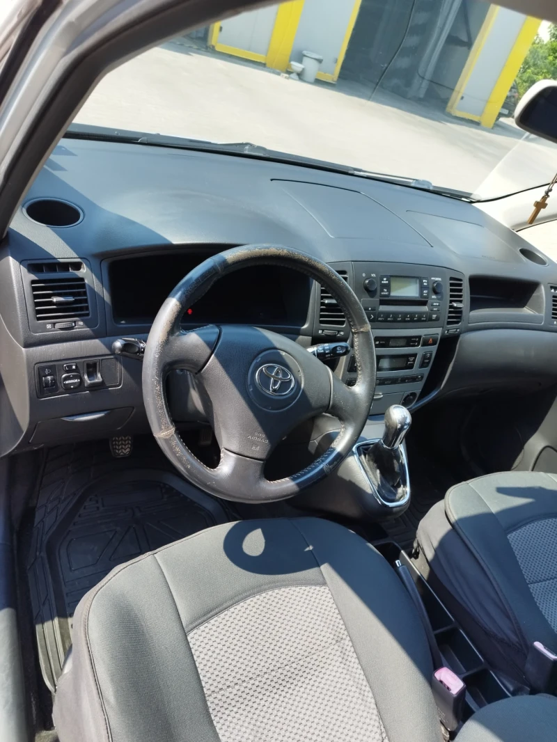 Toyota Corolla verso, снимка 6 - Автомобили и джипове - 51953369