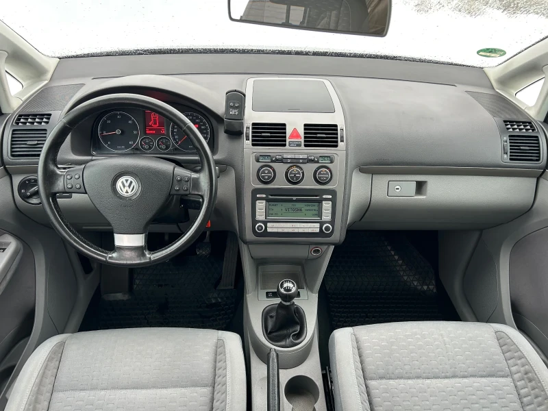 VW Touran 1.9 TDi, снимка 8 - Автомобили и джипове - 53186232