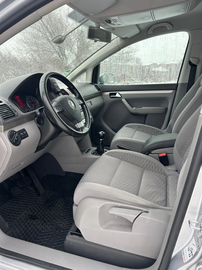 VW Touran 1.9 TDi, снимка 10 - Автомобили и джипове - 53186232