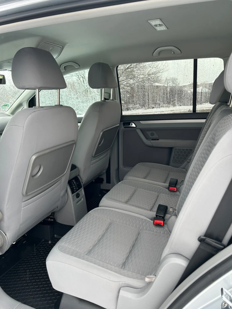 VW Touran 1.9 TDi, снимка 12 - Автомобили и джипове - 53186232