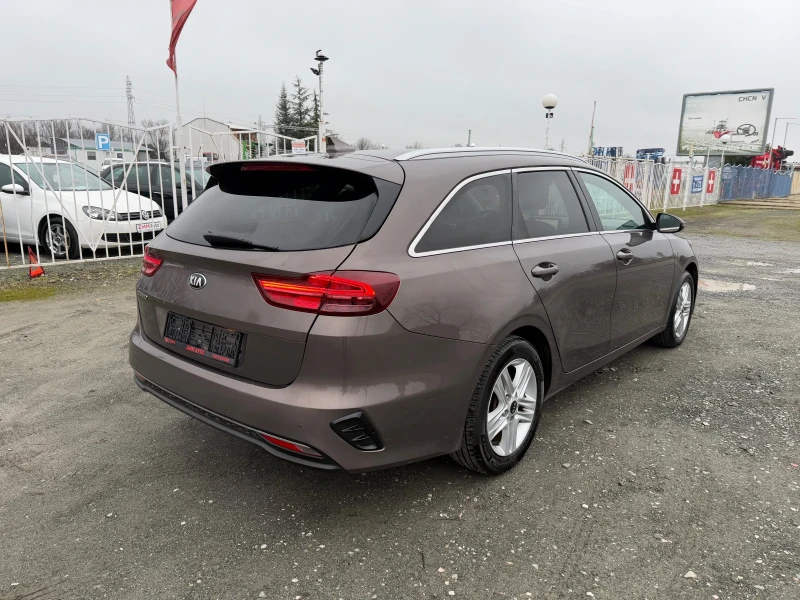 Kia Ceed АВТОМАТИК / БЕНЗИН / ЕВРО6 / ДИСТРОНИК / КАМЕРА , снимка 4 - Автомобили и джипове - 53305195