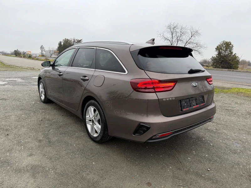 Kia Ceed АВТОМАТИК / БЕНЗИН / ЕВРО6 / ДИСТРОНИК / КАМЕРА , снимка 6 - Автомобили и джипове - 53305195