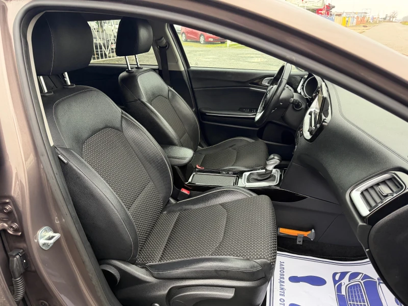 Kia Ceed АВТОМАТИК / БЕНЗИН / ЕВРО6 / ДИСТРОНИК / КАМЕРА , снимка 13 - Автомобили и джипове - 53305195