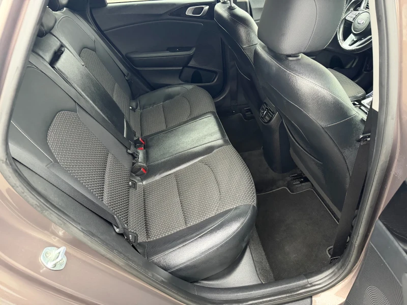 Kia Ceed АВТОМАТИК / БЕНЗИН / ЕВРО6 / ДИСТРОНИК / КАМЕРА , снимка 11 - Автомобили и джипове - 53305195