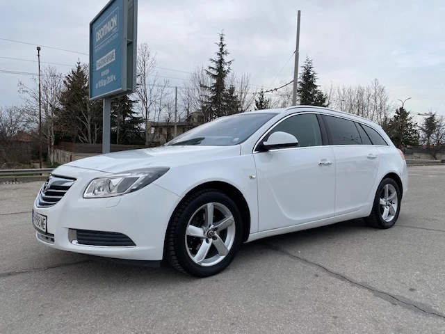 Opel Insignia SPORTS TOURER, снимка 1 - Автомобили и джипове - 49475314