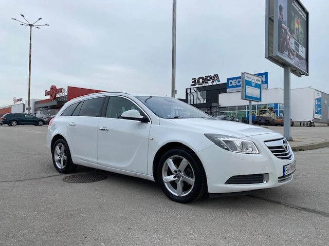 Opel Insignia SPORTS TOURER, снимка 3 - Автомобили и джипове - 49475314