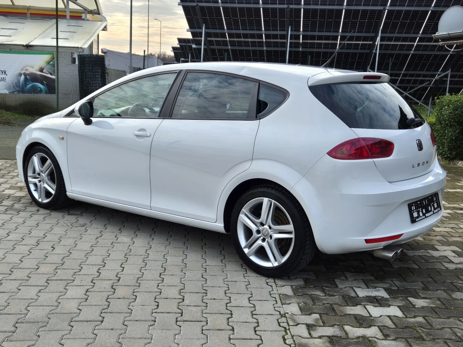 Seat Leon 1.6TDI 105к.с. - изображение 10