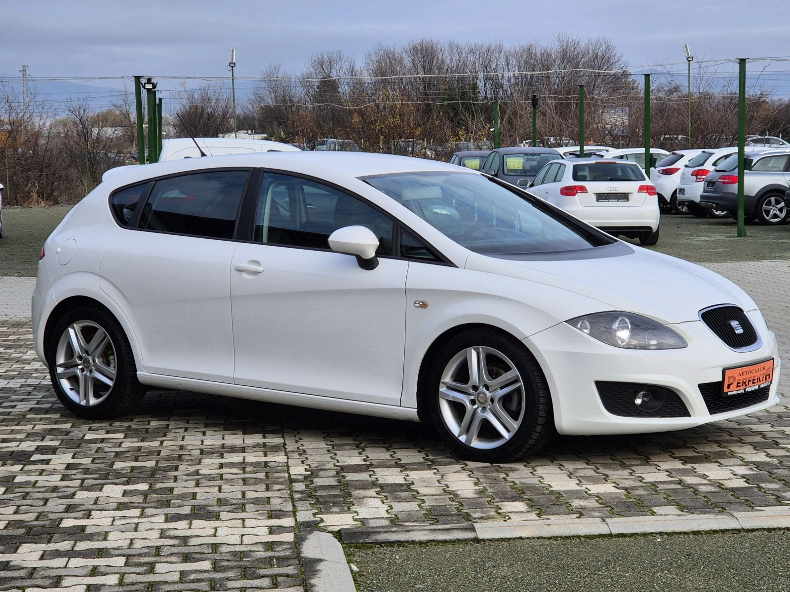 Seat Leon 1.6TDI 105к.с. - изображение 6