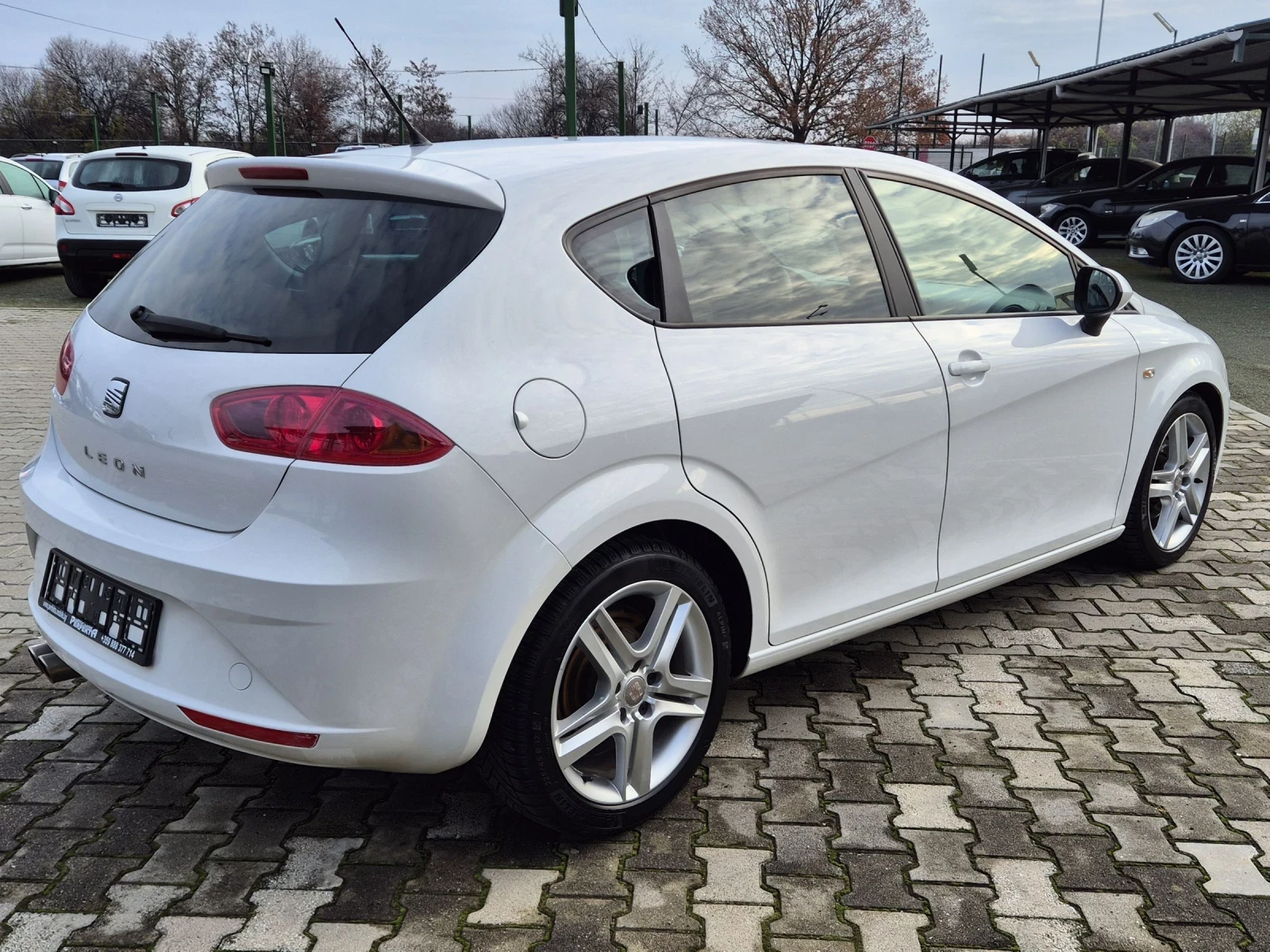 Seat Leon 1.6TDI 105к.с. - изображение 7