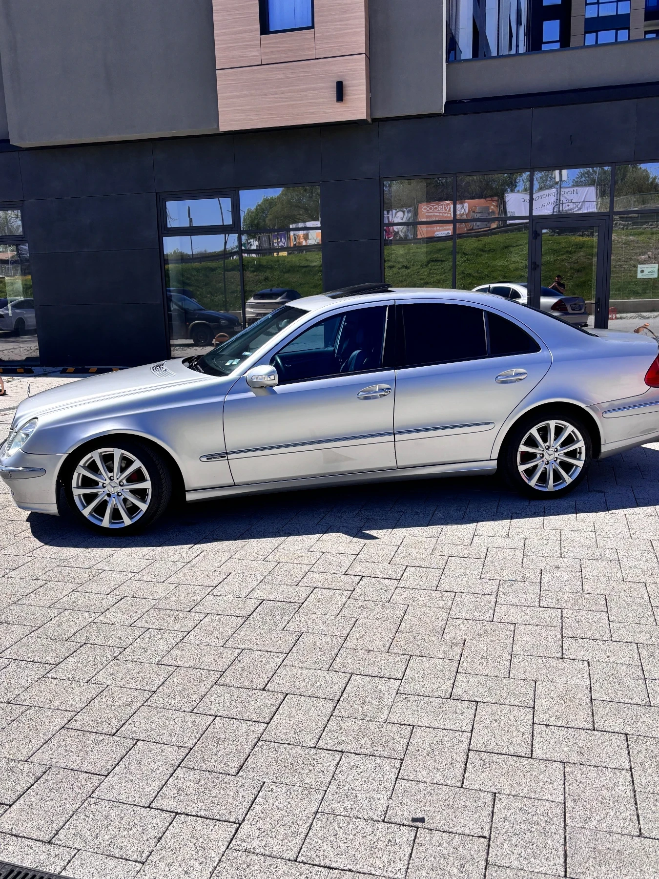 Mercedes-Benz E 320  - изображение 4