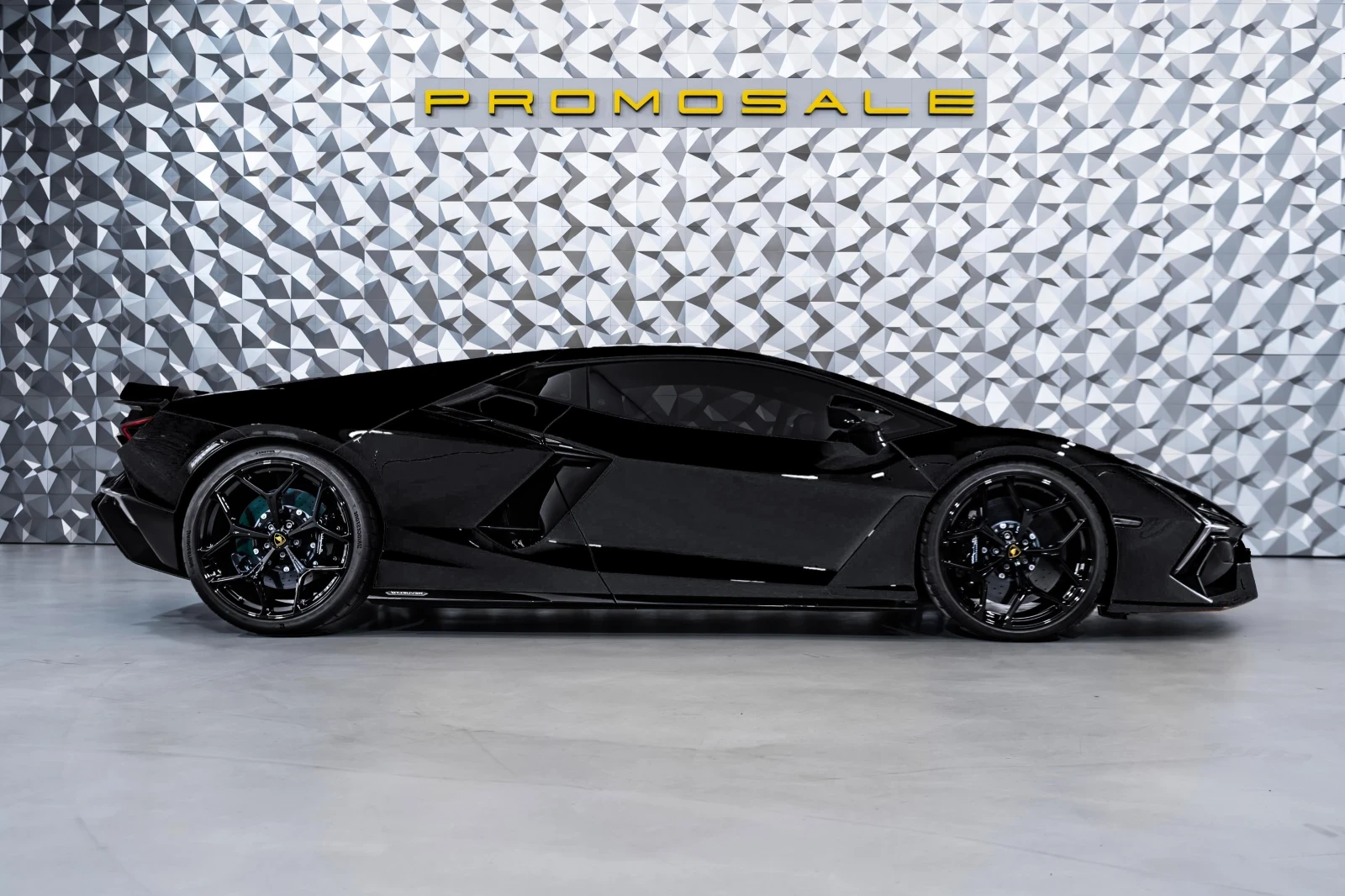 Lamborghini Revuelto Nero gloss - изображение 6