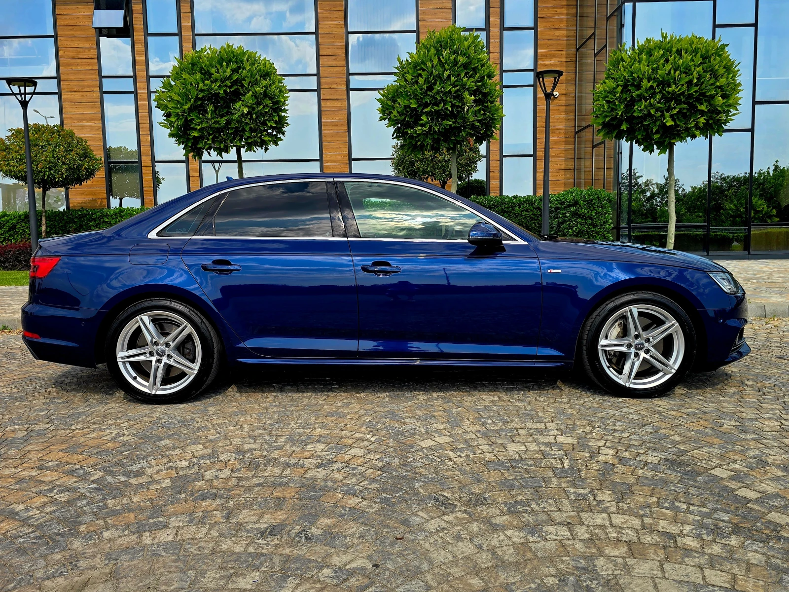 Audi A4 3.0TDI 4×4 8ZF 3×S-LINE LED DISTRONIC DI - изображение 4