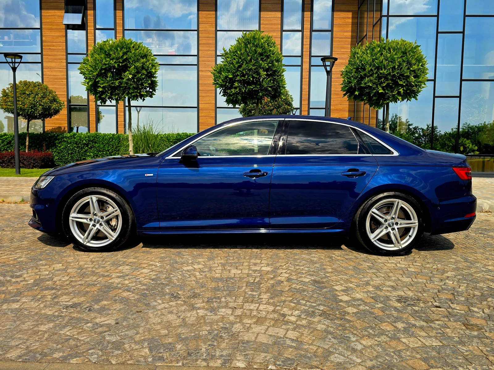 Audi A4 3.0TDI 4×4 8ZF 3×S-LINE LED DISTRONIC DI - изображение 8