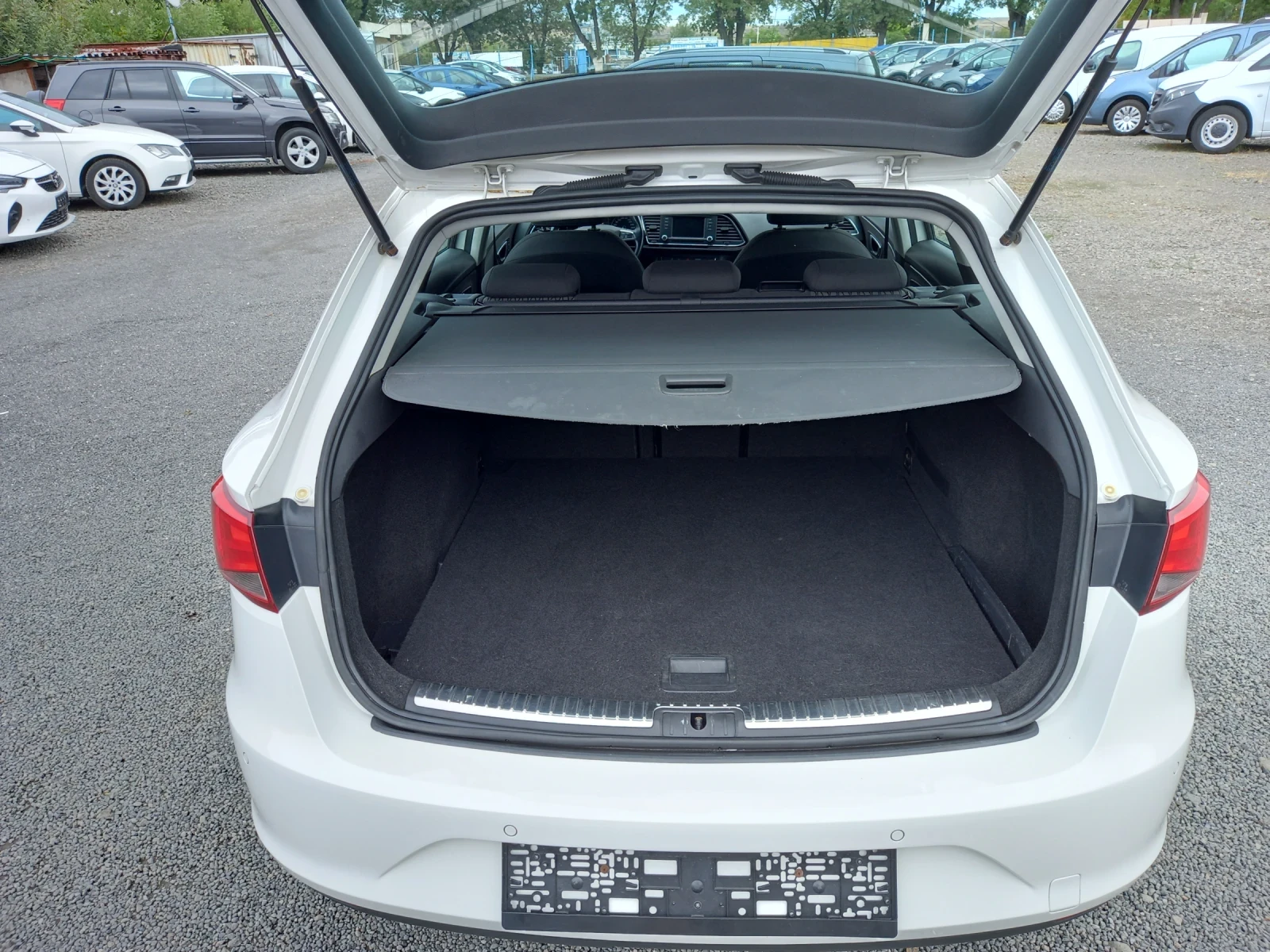 Seat Leon ST  2.0TDI  DSG | Mobile.bg   11