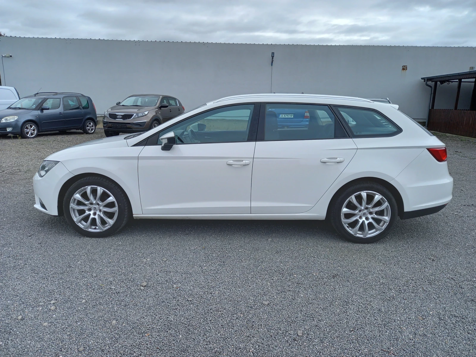 Seat Leon ST  2.0TDI  DSG - изображение 7