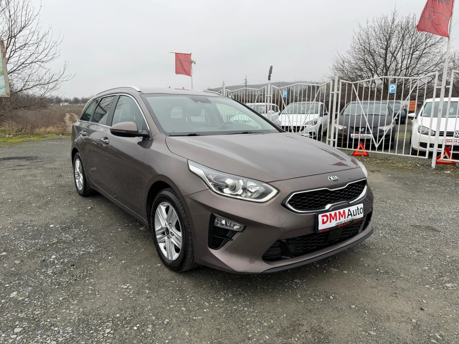 Kia Ceed АВТОМАТИК / БЕНЗИН / ЕВРО6 / ДИСТРОНИК / КАМЕРА  - изображение 3