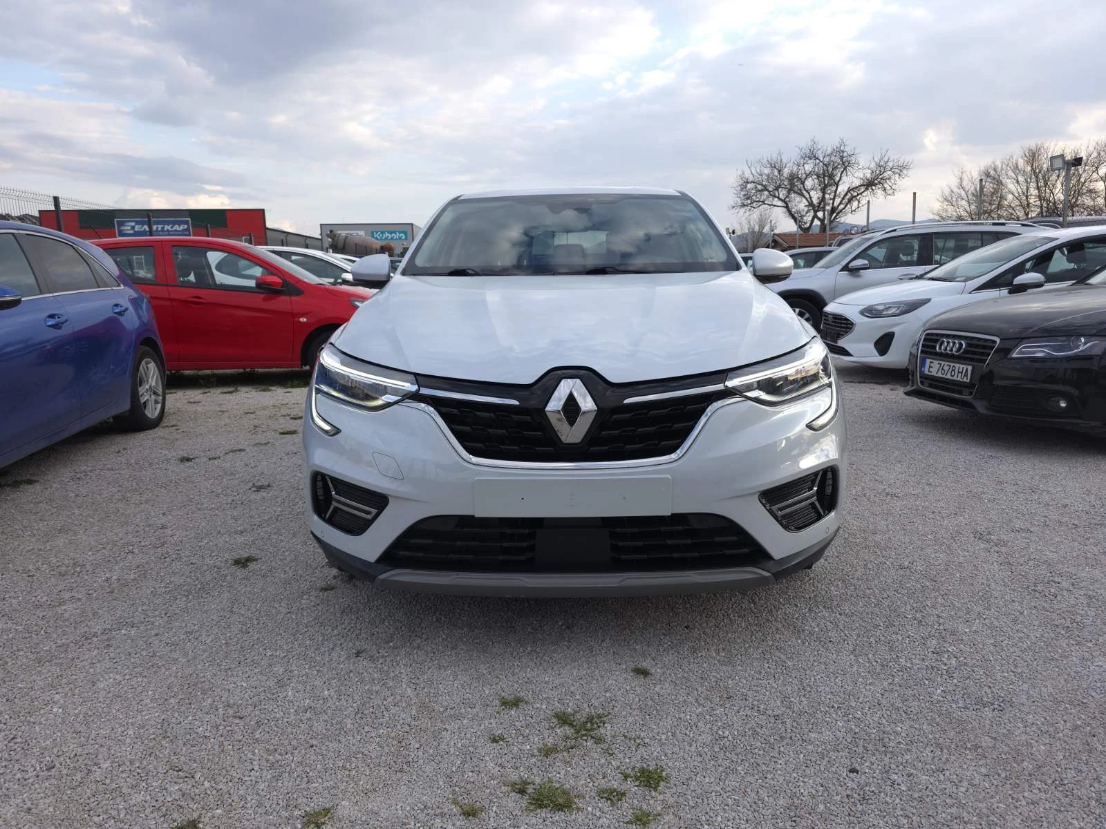 Renault Arkana 1.6 E-Tech Hybrid Бяла Перла| Навигация| Камера, снимка 3 - Автомобили и джипове - 53864281