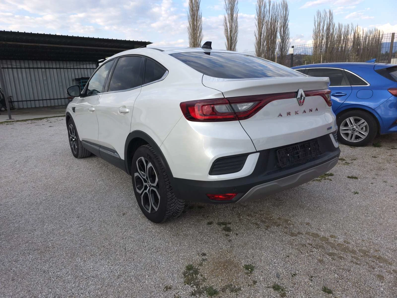 Renault Arkana 1.6 E-Tech Hybrid Бяла Перла| Навигация| Камера, снимка 8 - Автомобили и джипове - 53864281