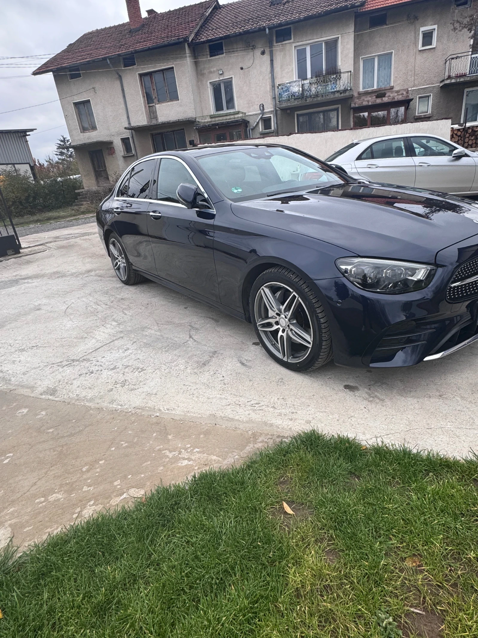 Mercedes-Benz E 220, снимка 4 - Автомобили и джипове - 54201074