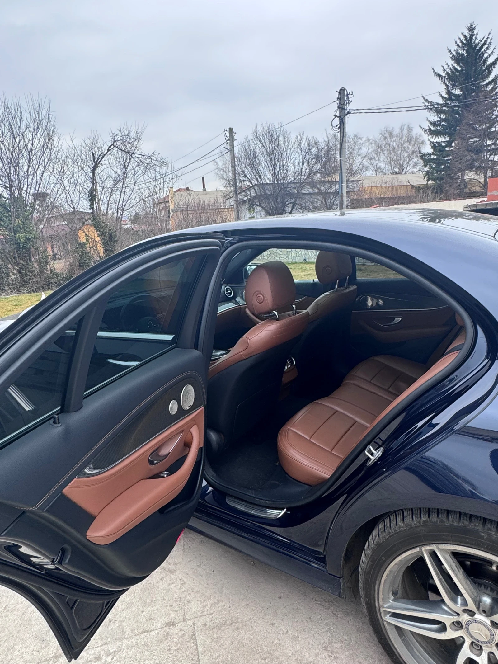 Mercedes-Benz E 220, снимка 11 - Автомобили и джипове - 54201074