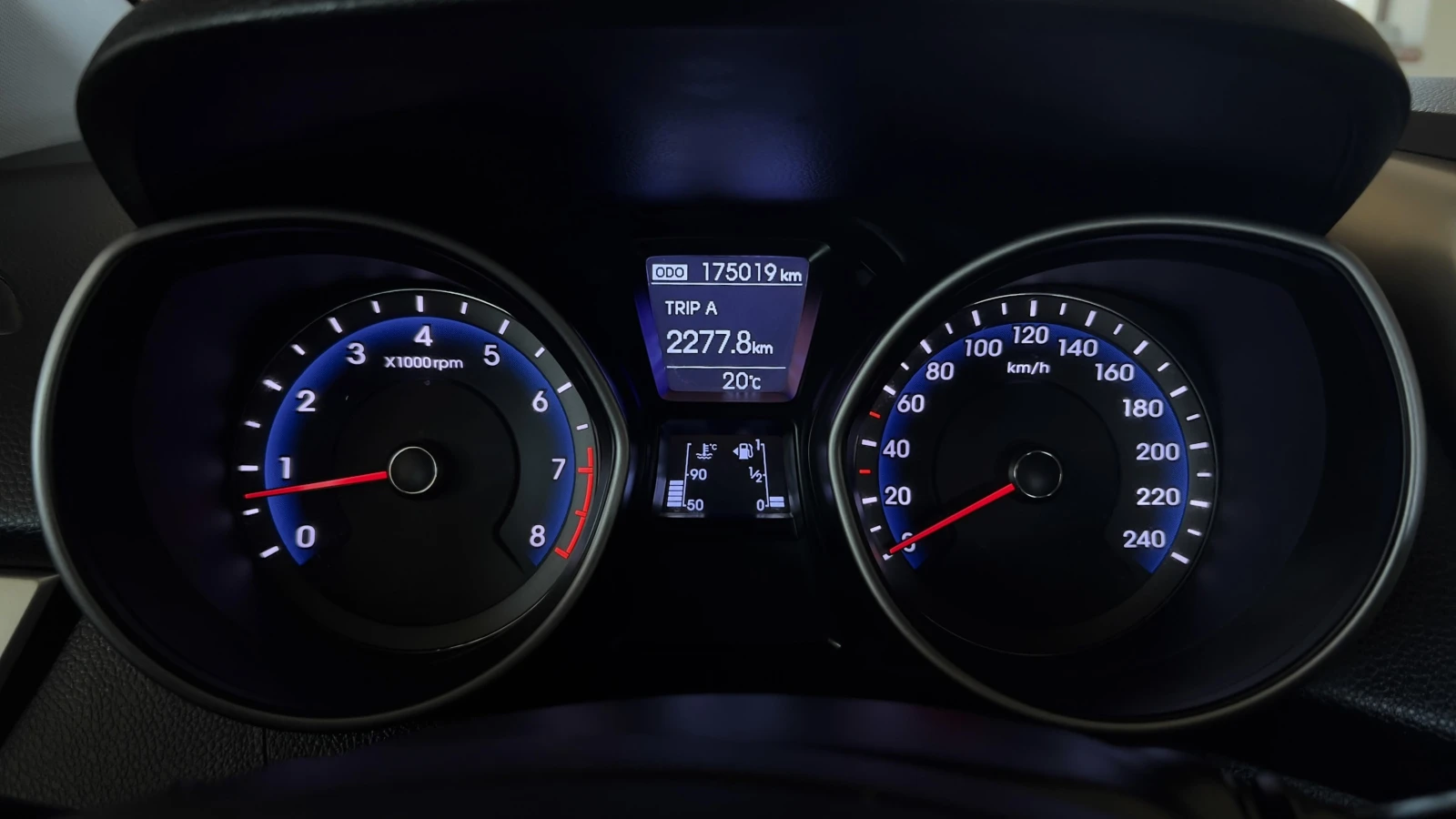 Hyundai I30 1.4i 2013г, снимка 13 - Автомобили и джипове - 54598682