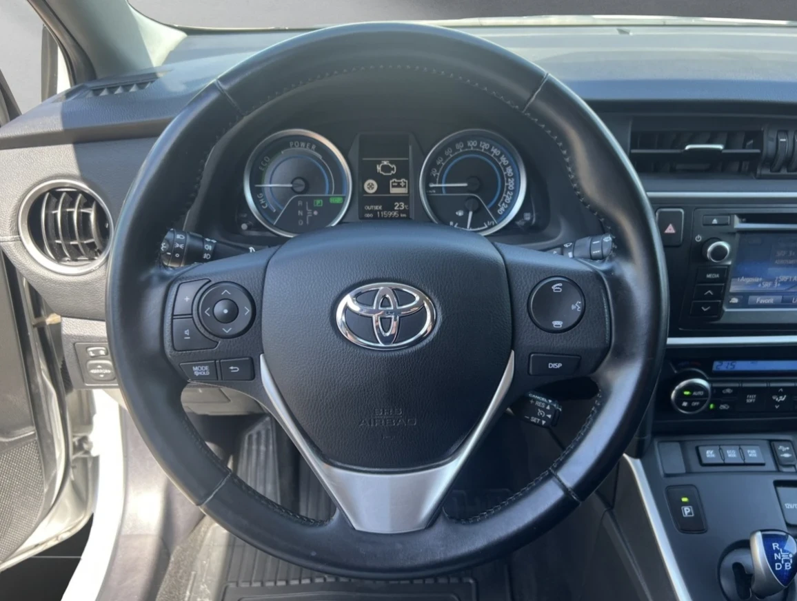 Toyota Auris 1.8HSD Swiss Aut., снимка 7 - Автомобили и джипове - 54739237
