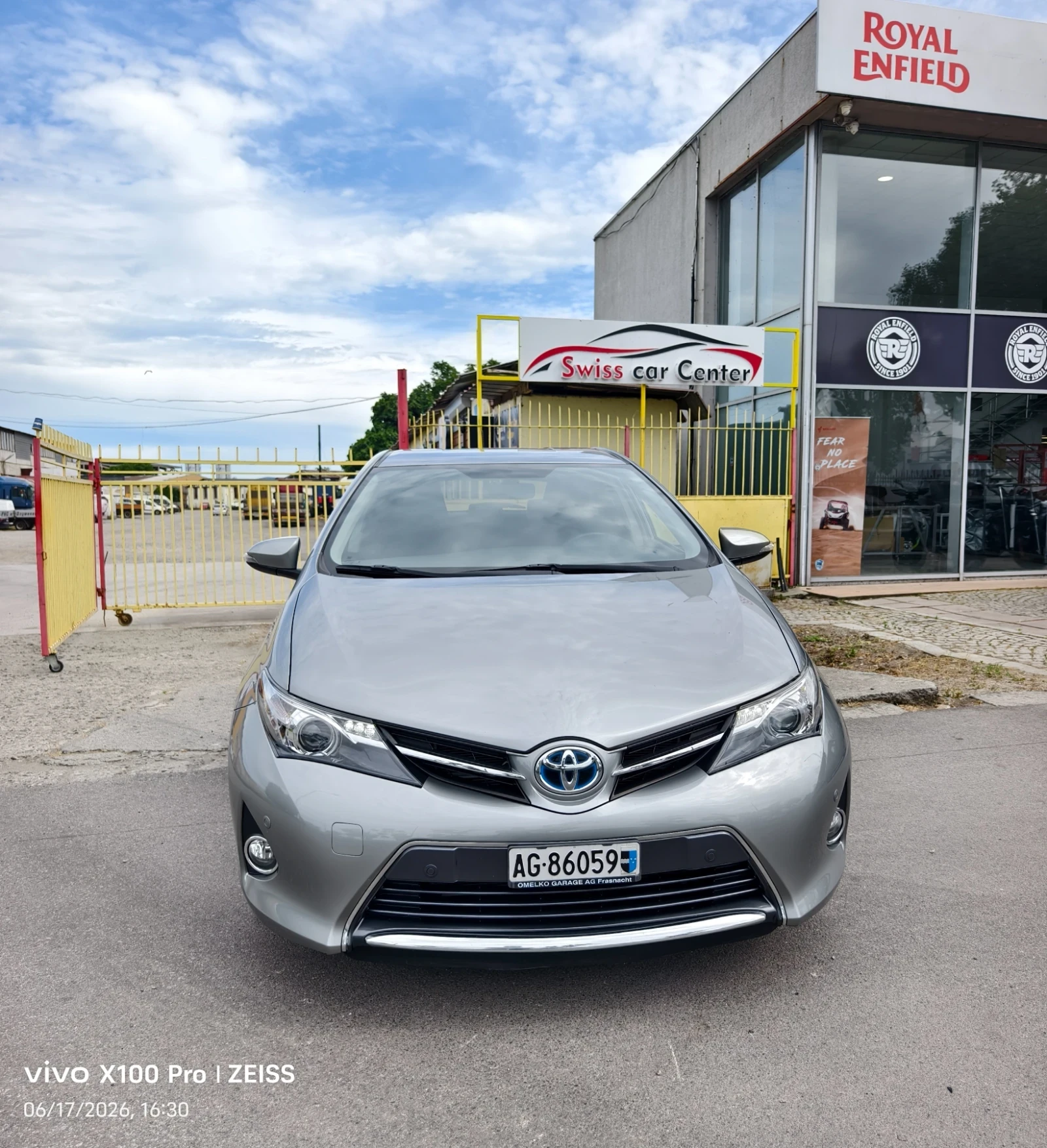 Toyota Auris 1.8HSD Swiss Aut., снимка 2 - Автомобили и джипове - 54739237