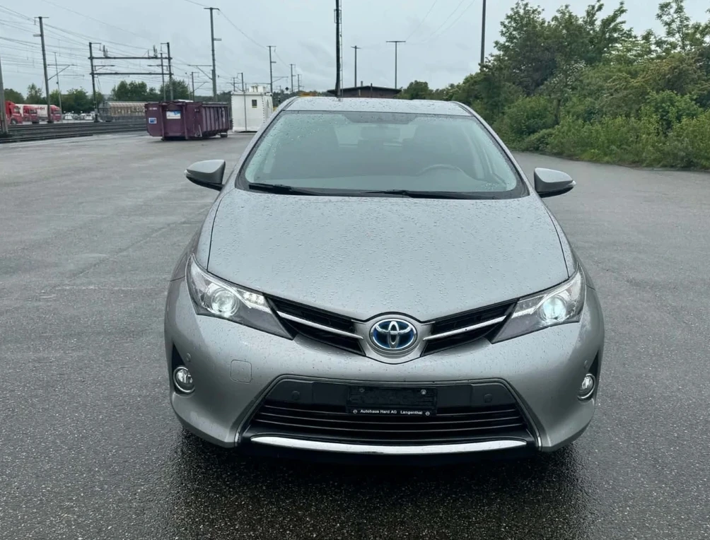Toyota Auris 1.8HSD Swiss Aut., снимка 2 - Автомобили и джипове - 54739237