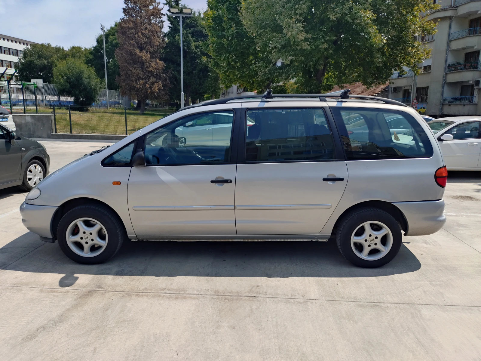 VW Sharan, снимка 3 - Автомобили и джипове - 55723354