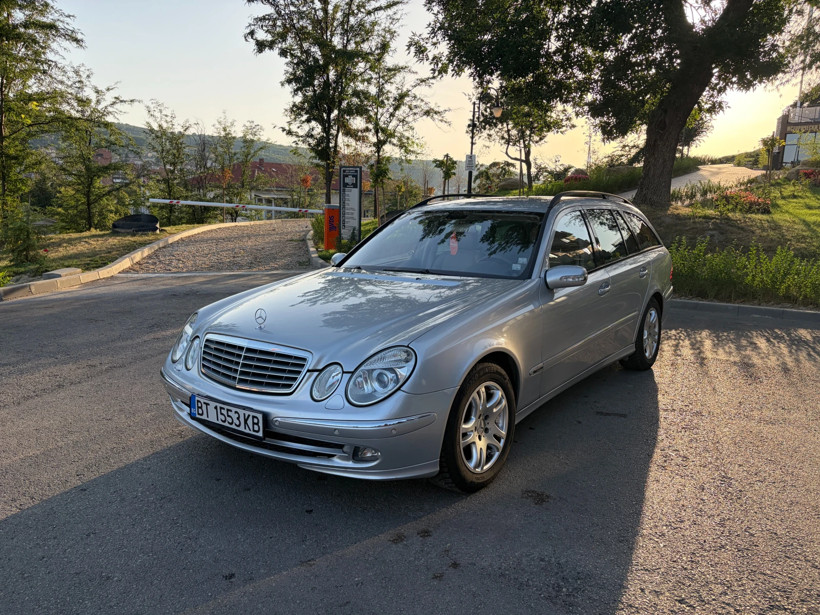 Mercedes-Benz E 280, снимка 2 - Автомобили и джипове - 55933125