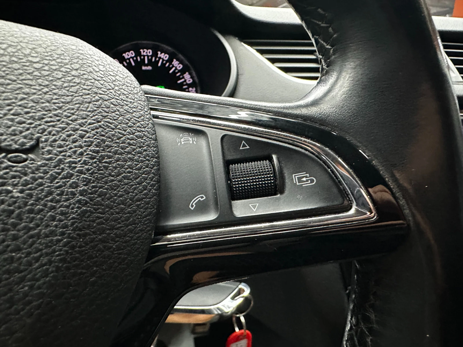Skoda Octavia 2.0TDI Автомат/ГАРАНЦИЯ 6 МЕСЕЦА/, снимка 14 - Автомобили и джипове - 56131918