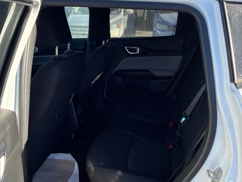 Jeep Compass * Sport * CARFAX * ПОДГРЕВИ * ОТ ПРЕДСТАВИТЕЛСТВО, снимка 15 - Автомобили и джипове - 53466449