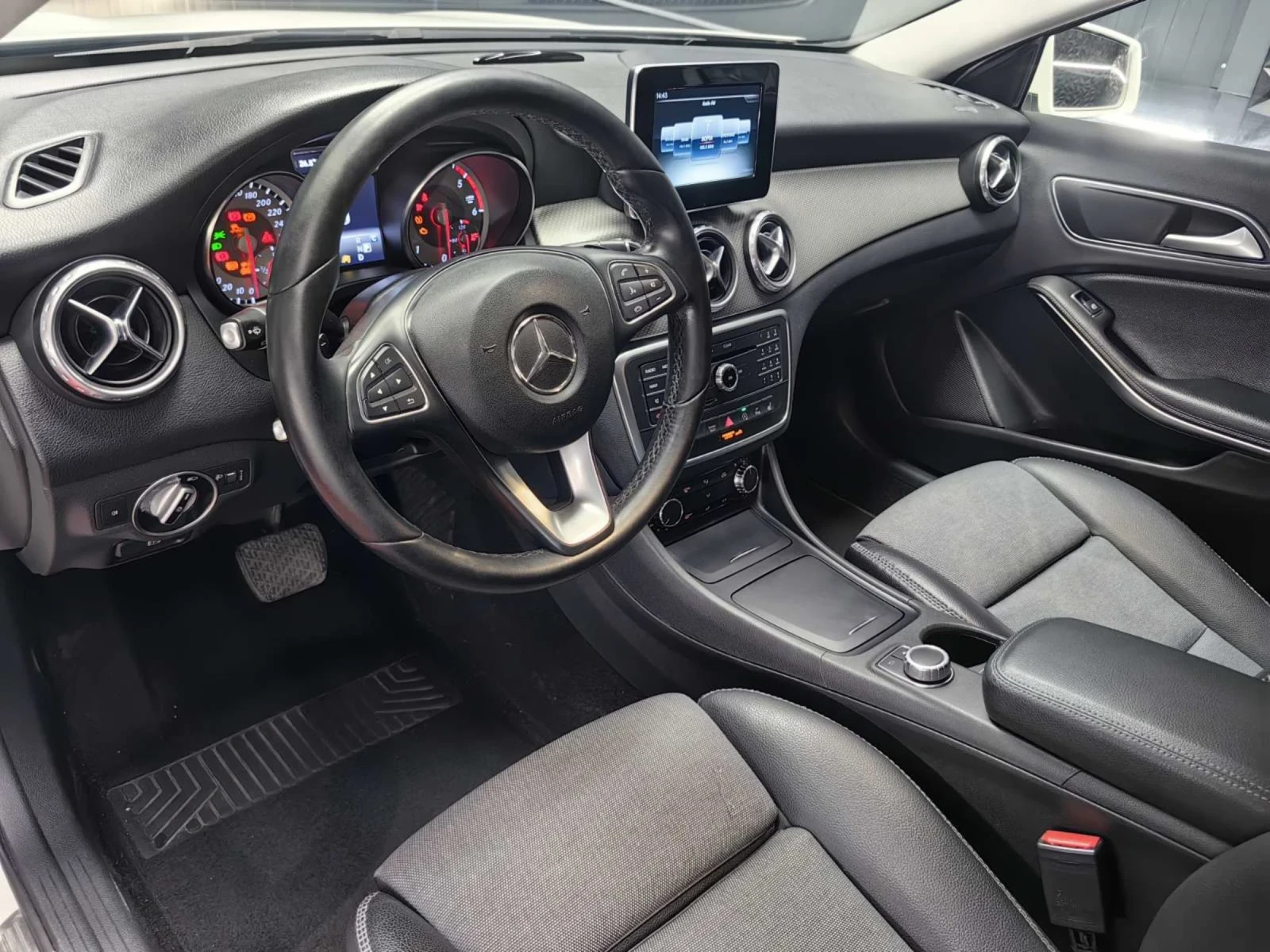 Mercedes-Benz GLA 200 2.2CDI* EURO6B* АВТОМАТ* SELECT DRIVE* ПОДГРЕВ* НА - изображение 10