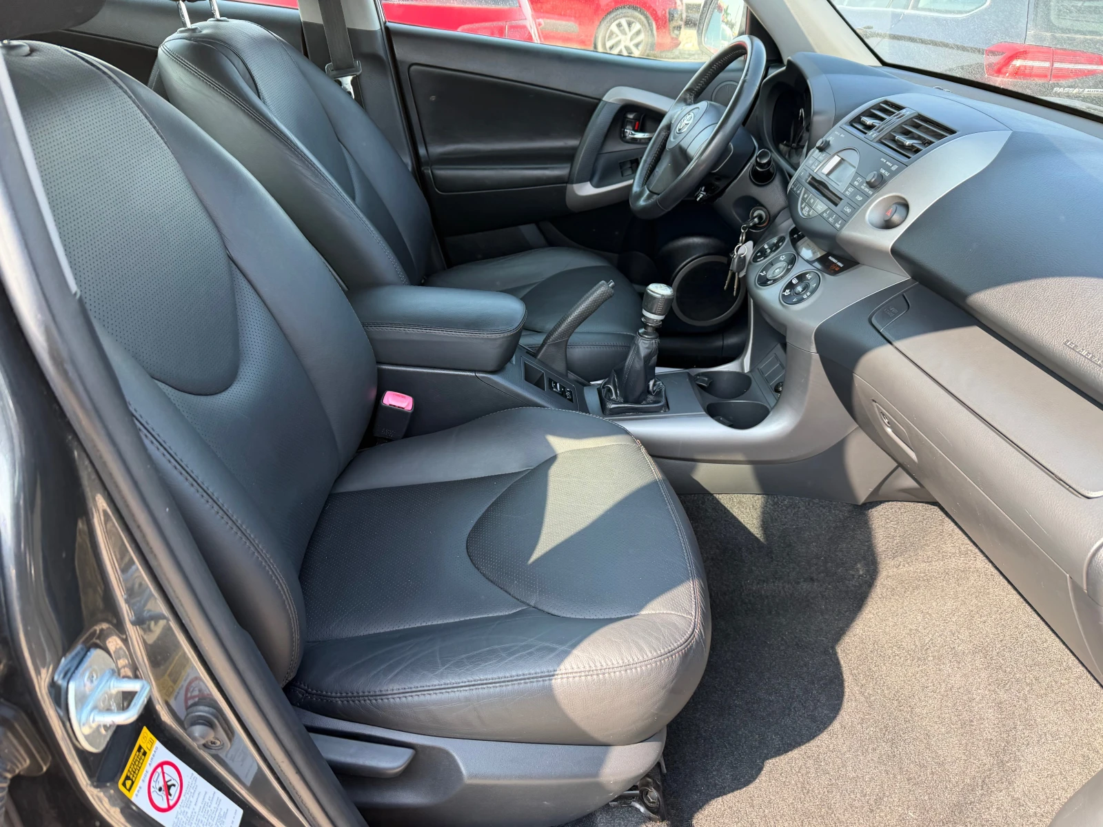 Toyota Rav4 2.2 D4D , снимка 12 - Автомобили и джипове - 53744651