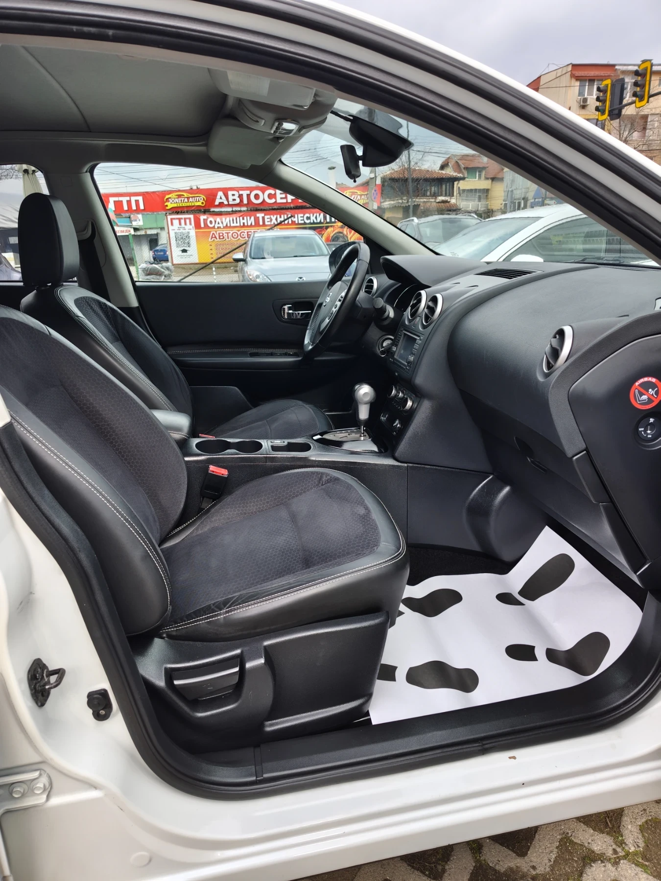 Nissan Qashqai 2.0 automatic kamera panorama navi facelift ., снимка 9 - Автомобили и джипове - 53974384