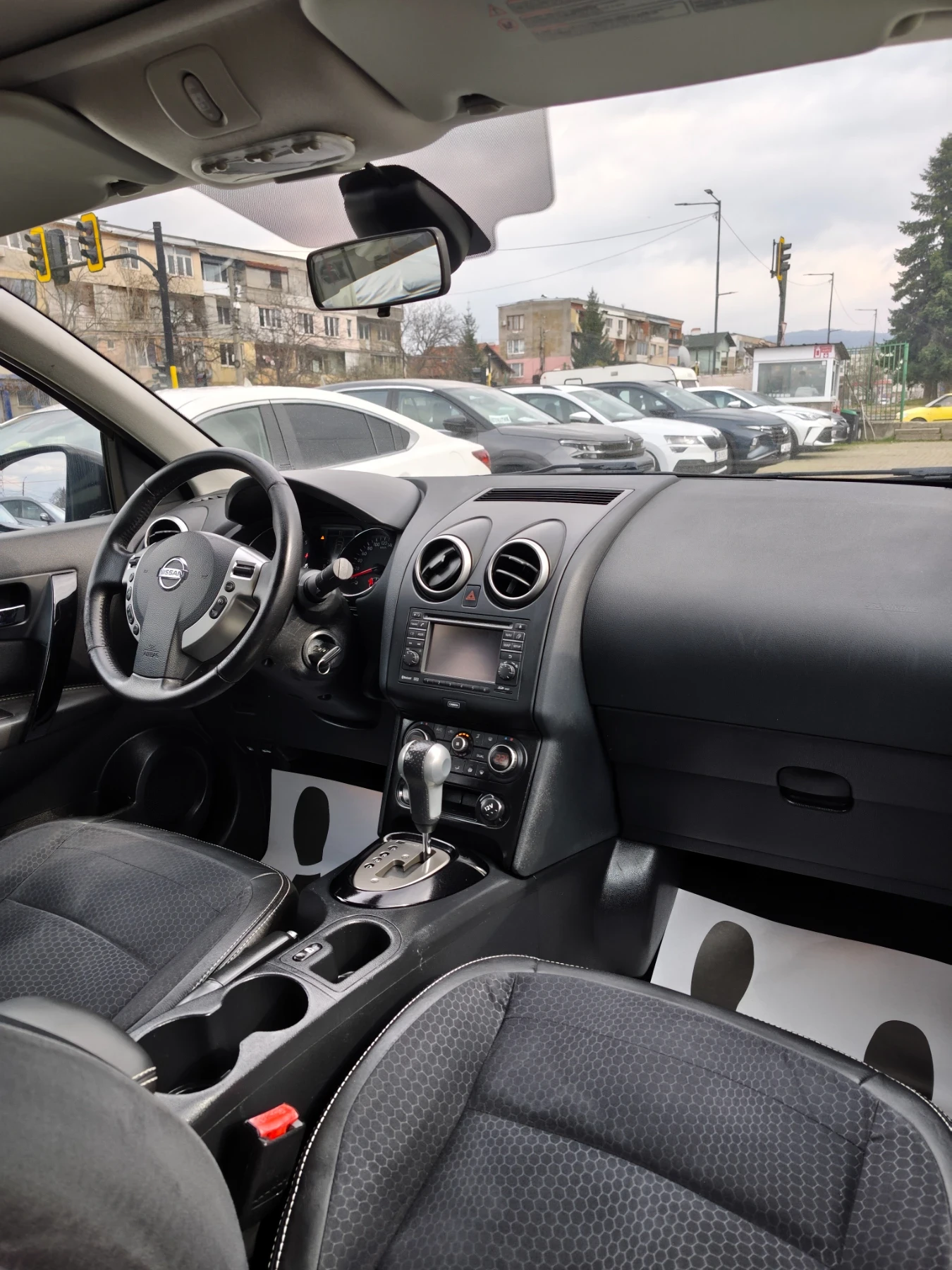 Nissan Qashqai 2.0 automatic kamera panorama navi facelift ., снимка 10 - Автомобили и джипове - 53974384