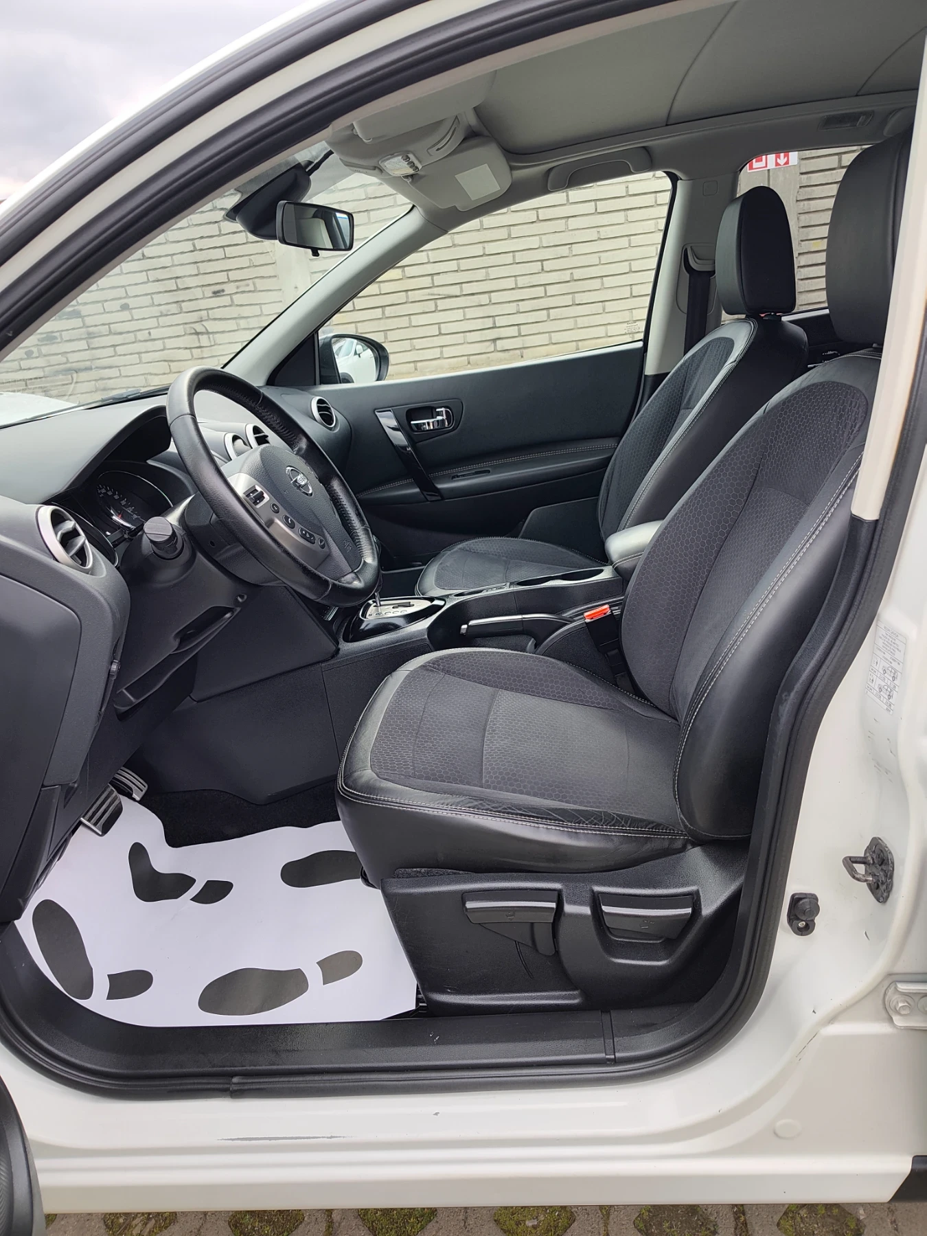 Nissan Qashqai 2.0 automatic kamera panorama navi facelift ., снимка 4 - Автомобили и джипове - 53974384