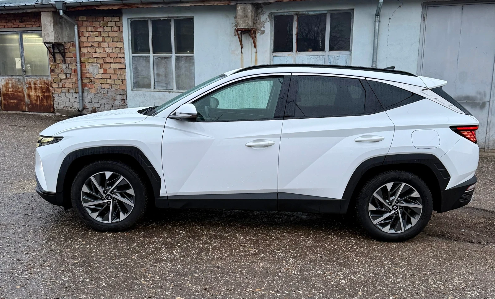 Hyundai Tucson 1.6 CRDi Mild-Hybrid   136 к.с.   4WD   Автоматик , снимка 15 - Автомобили и джипове - 54229312