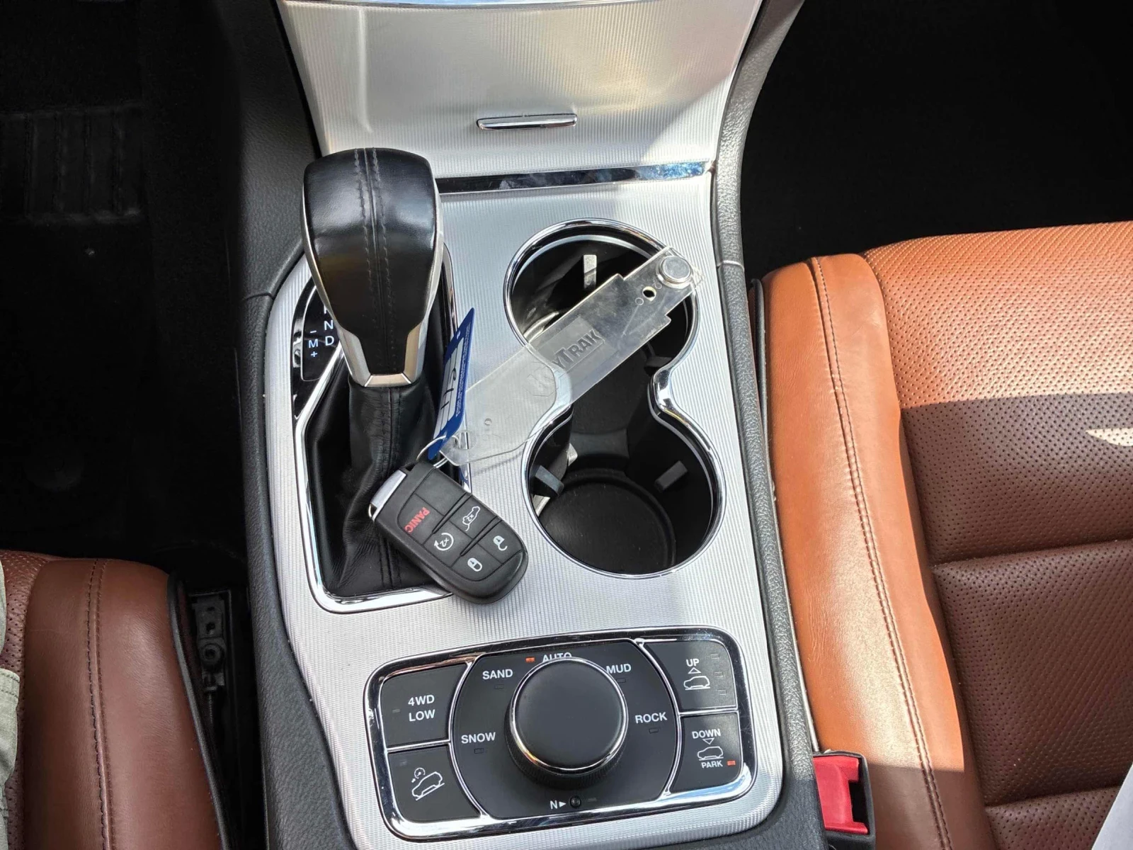 Jeep Grand cherokee Summit* Pano* Back cam* dist* �����* �������*  | Mobile.bg � ����������� 10