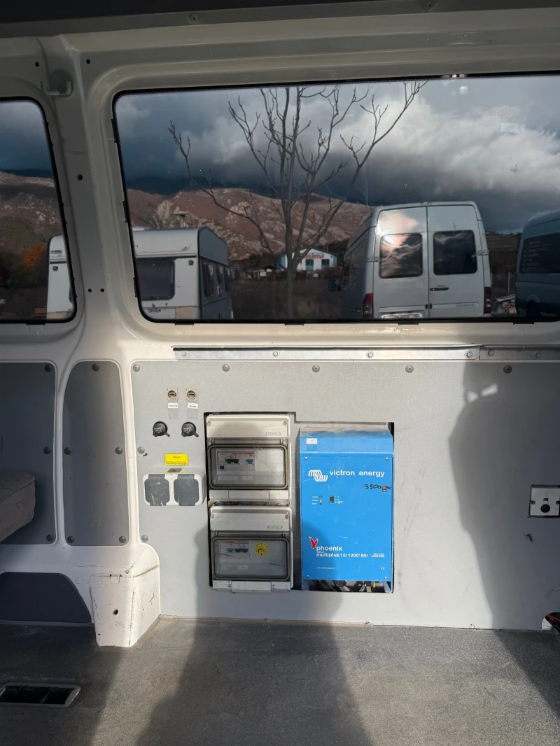 VW Caravelle МАКСИ Климатик, снимка 12 - Бусове и автобуси - 52379859