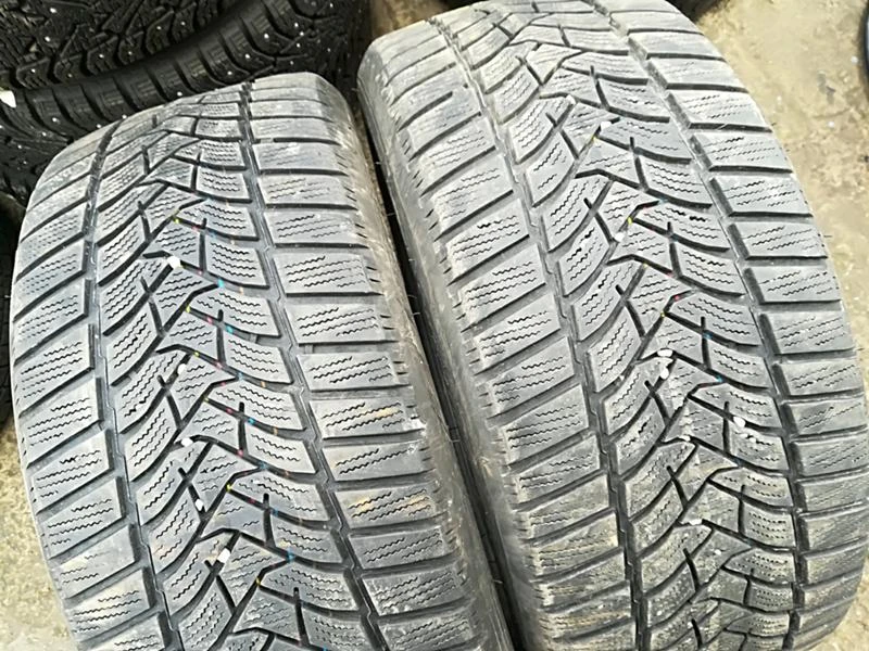 Гуми Зимни 225/45R17, снимка 2 - Гуми и джанти - 24205511