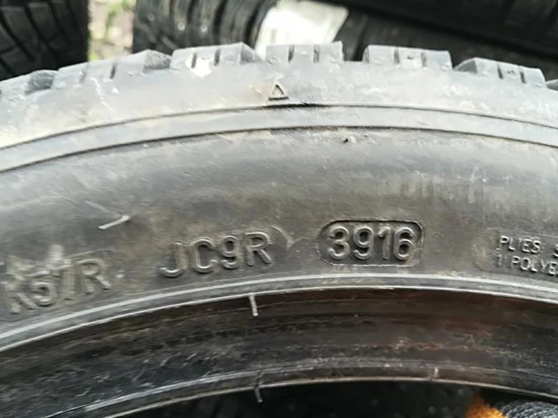 Гуми Зимни 225/45R17, снимка 7 - Гуми и джанти - 24205511