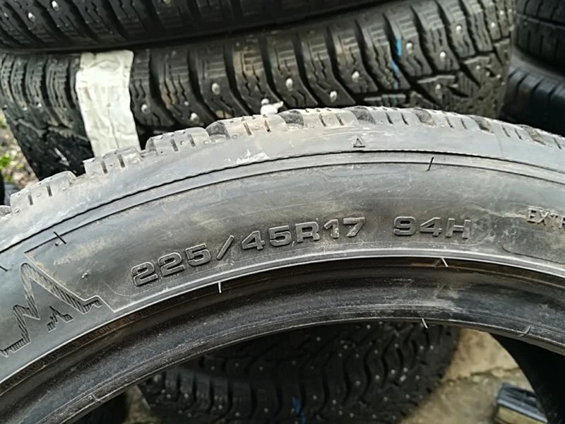 Гуми Зимни 225/45R17, снимка 6 - Гуми и джанти - 24205511