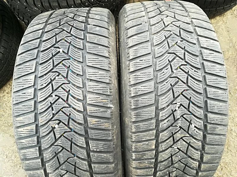 Гуми Зимни 225/45R17, снимка 1 - Гуми и джанти - 24205511