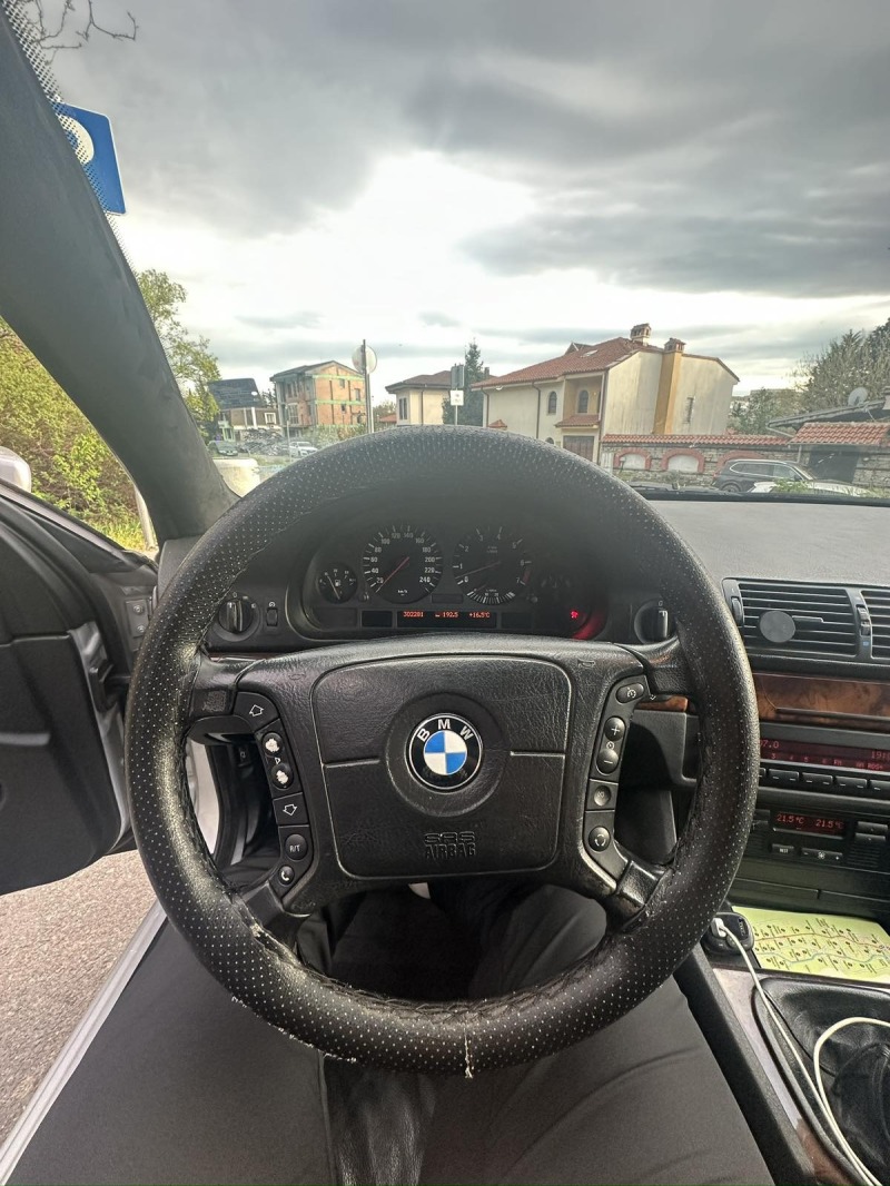 BMW 520, снимка 6 - Автомобили и джипове - 45150457