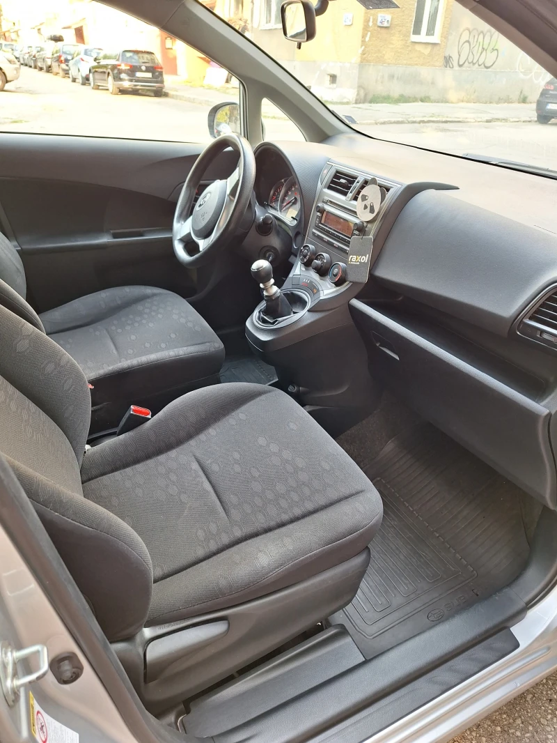 Subaru Trezia 1.33 VVT-I, снимка 12 - Автомобили и джипове - 48827749