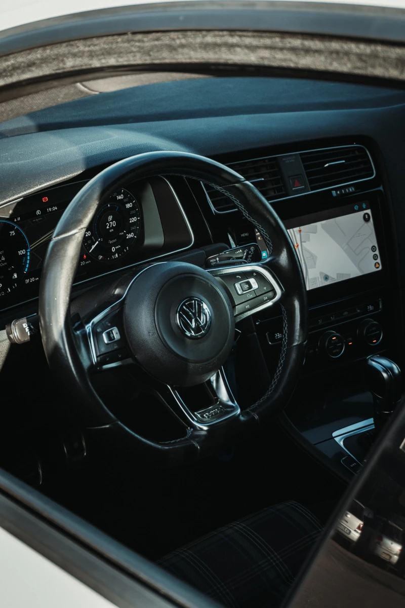 VW Golf GTE 40th Anniversary, снимка 9 - Автомобили и джипове - 51449690