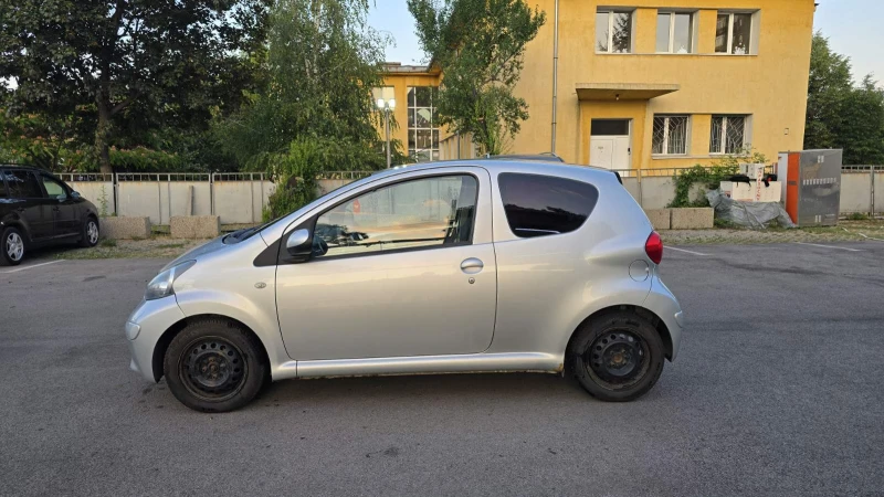Toyota Aygo, снимка 2 - Автомобили и джипове - 52508023