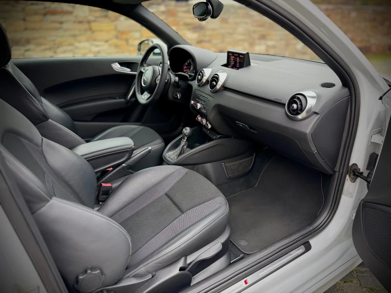 Audi A1 S-line 1.4T 185к.с. автомат, снимка 12 - Автомобили и джипове - 52435605