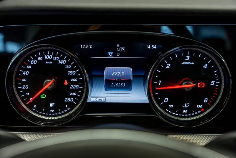 Mercedes-Benz E 220 Diesel, снимка 14 - Автомобили и джипове - 52990753